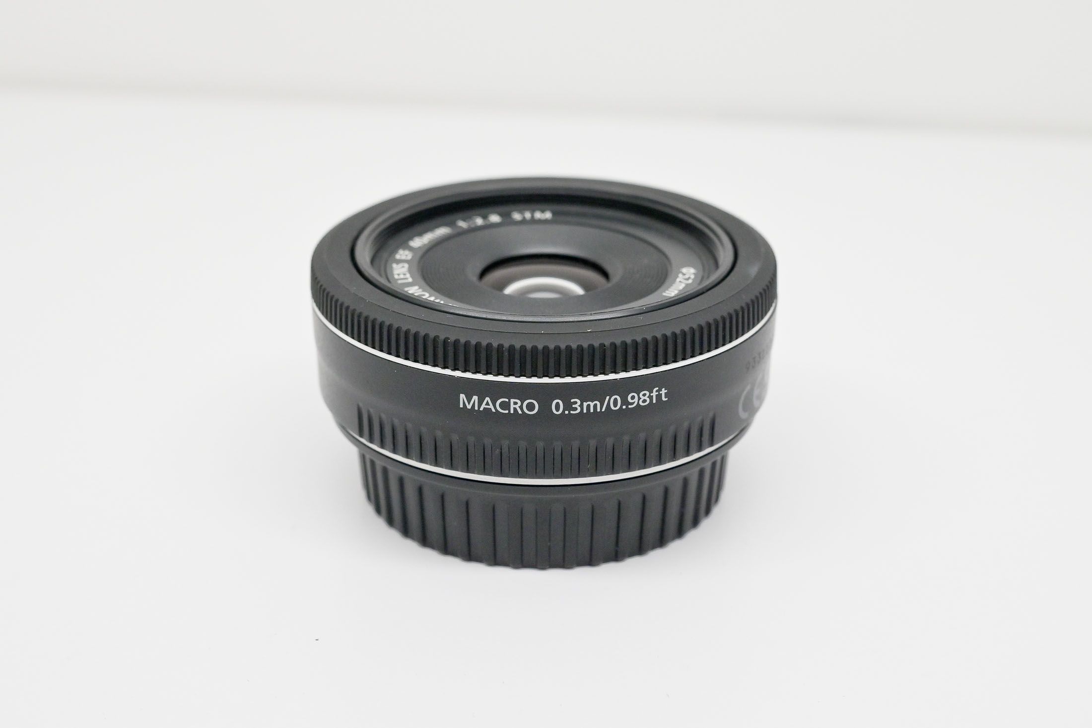 Occ. Canon EF 40mm F2.8 stm  *665*