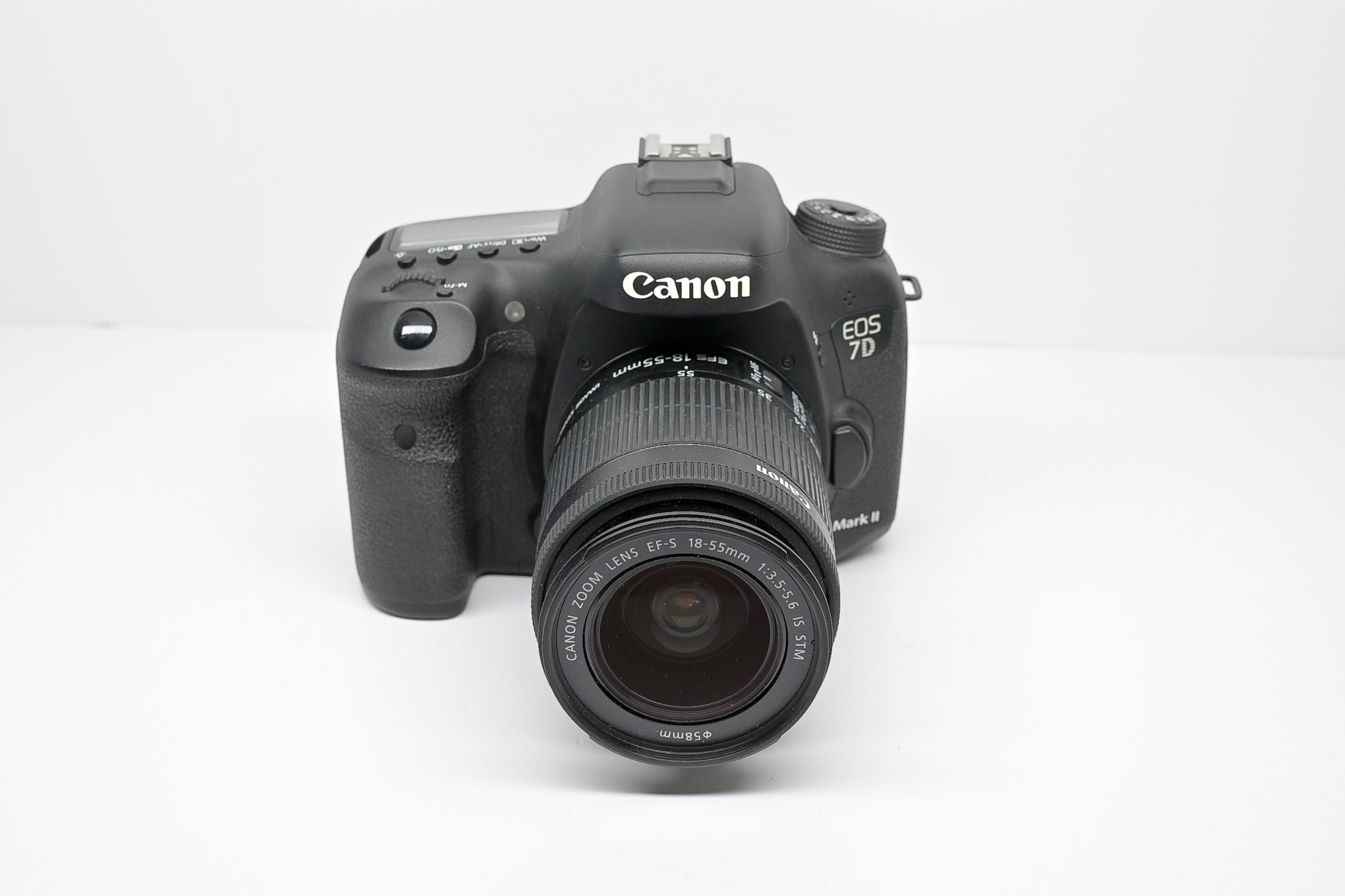 Canon EOS 7D Mark II + EF-S 18-55mm IS STM Occasion *590*