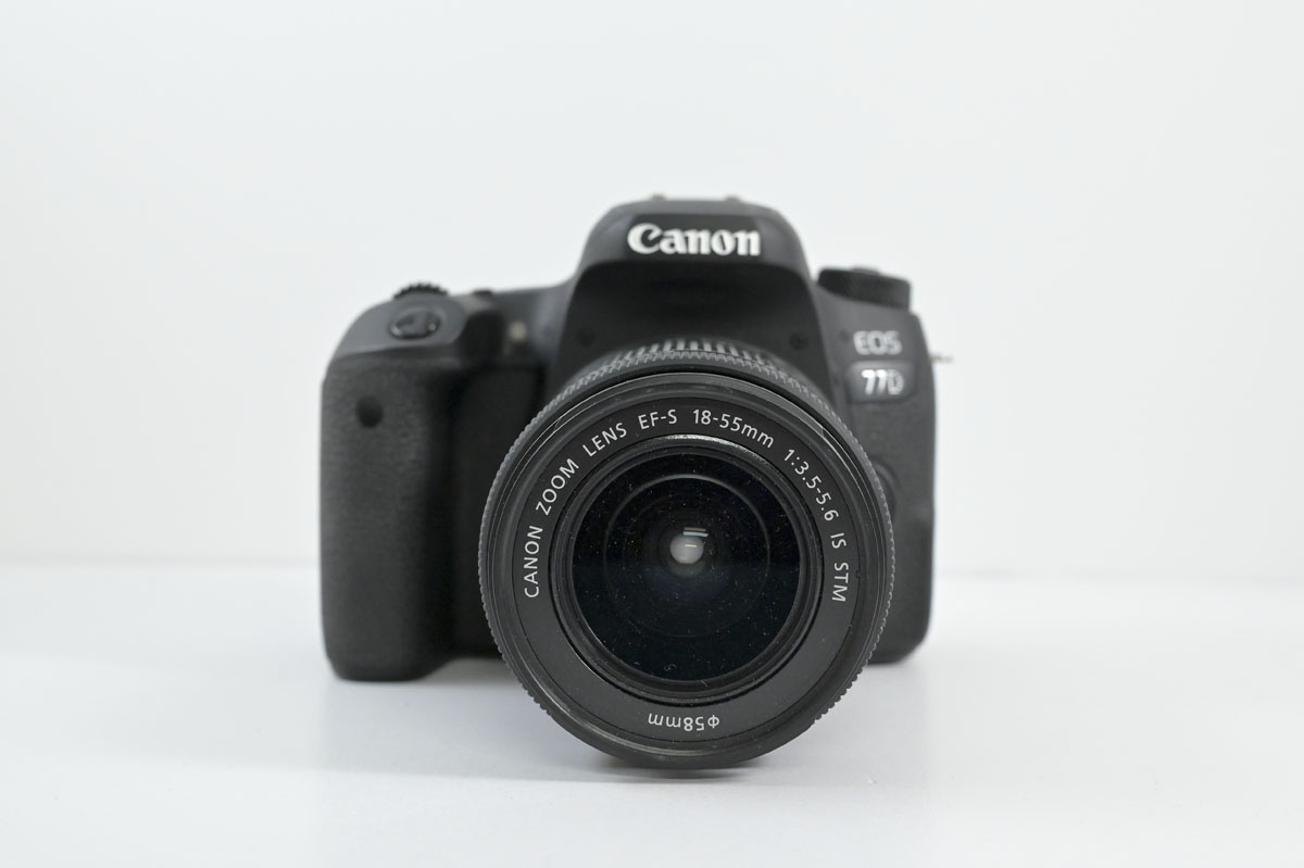 Occ. Canon EOS 77D + EF-S 18-55mm