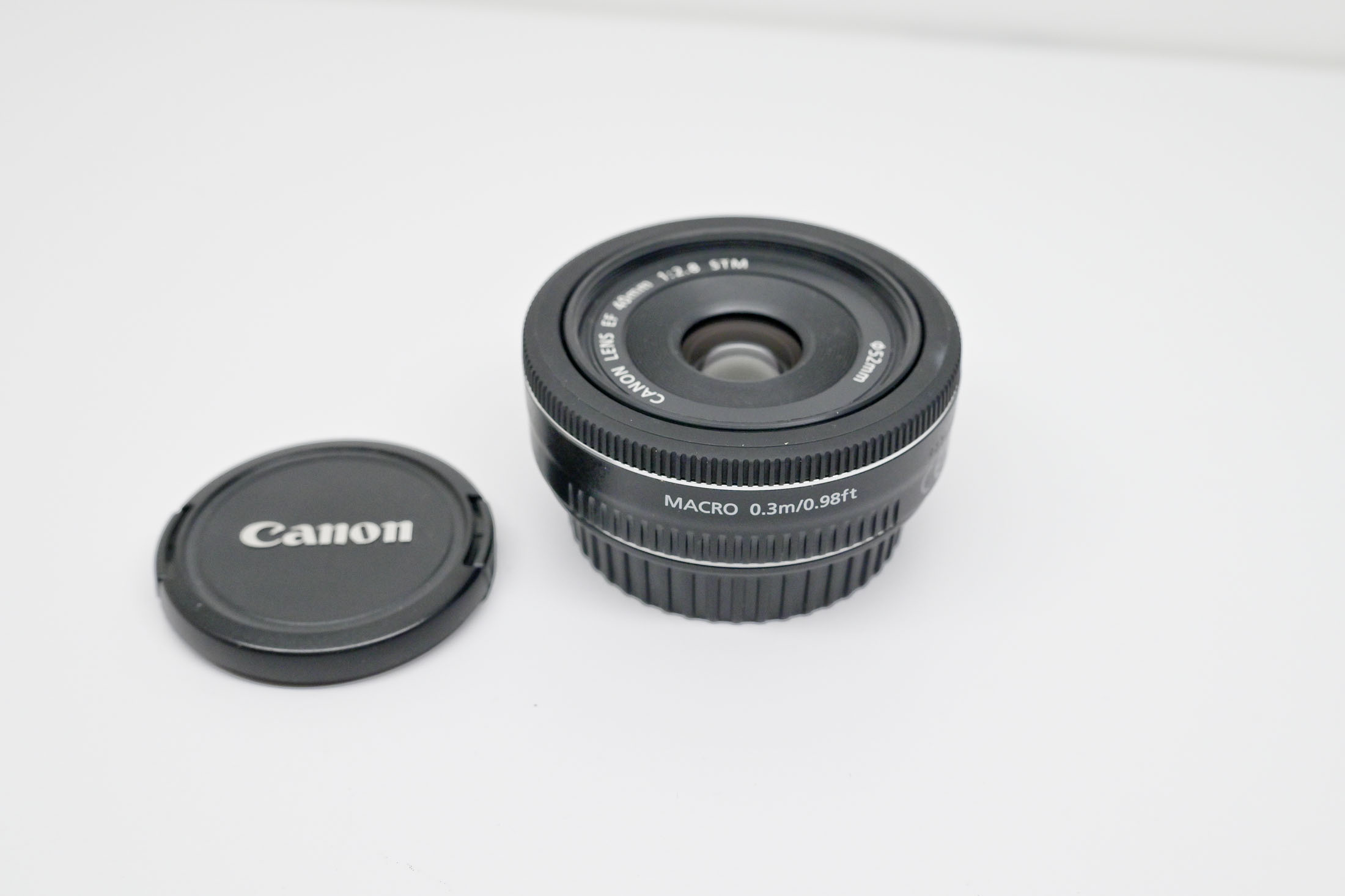 Occ. Canon EF 40mm F2.8 stm  *665*