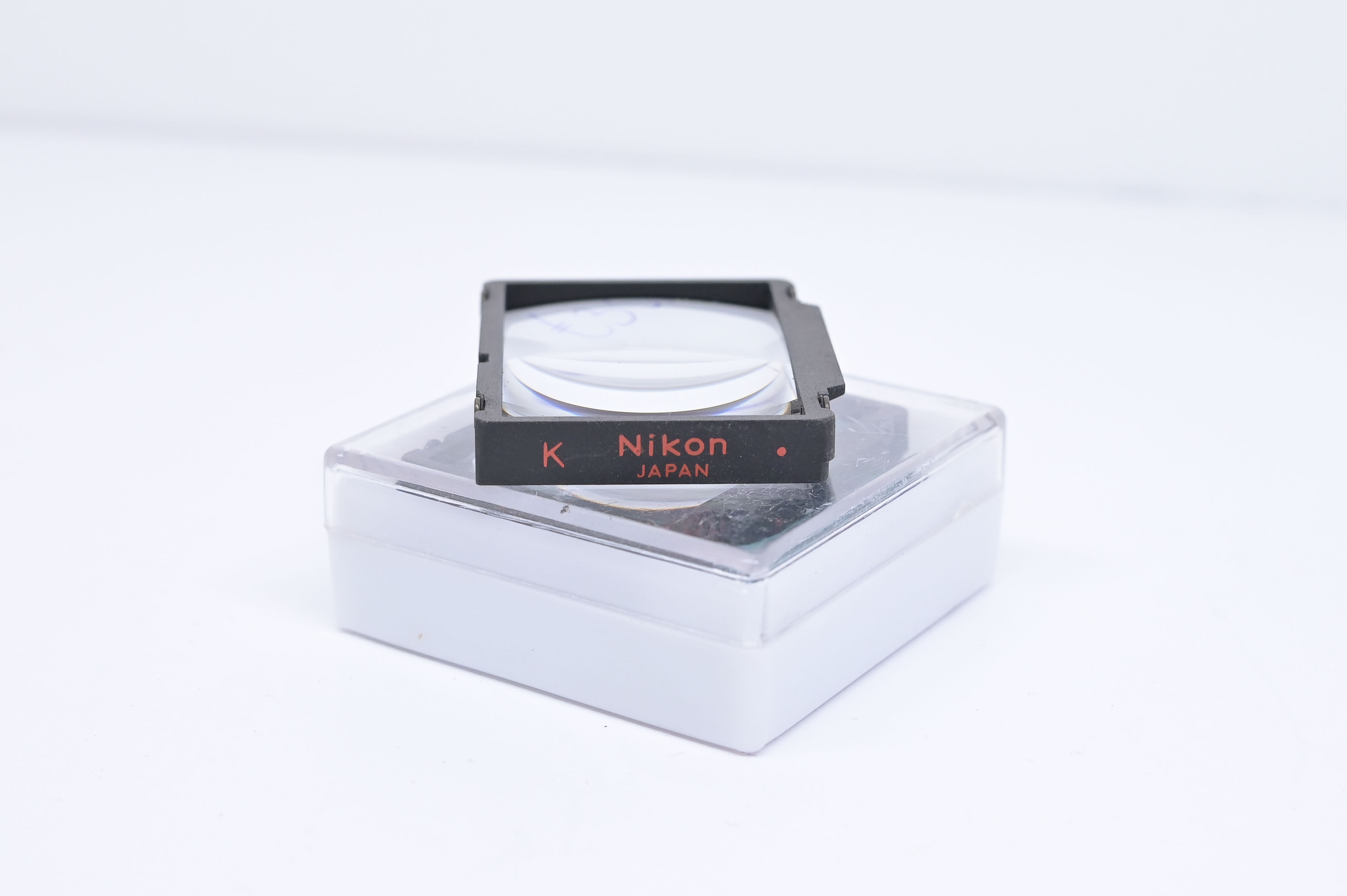 Occ. Nikon F3 + 105mm F2.8 + DW-4 H- + 2x matglazen. *605* Occ. Nikon F3 + 105mm F2.8 + DW-4 H- + 2x matglazen. *605*